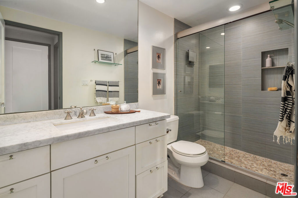 1133 N Clark Street 103 Property Photo 27