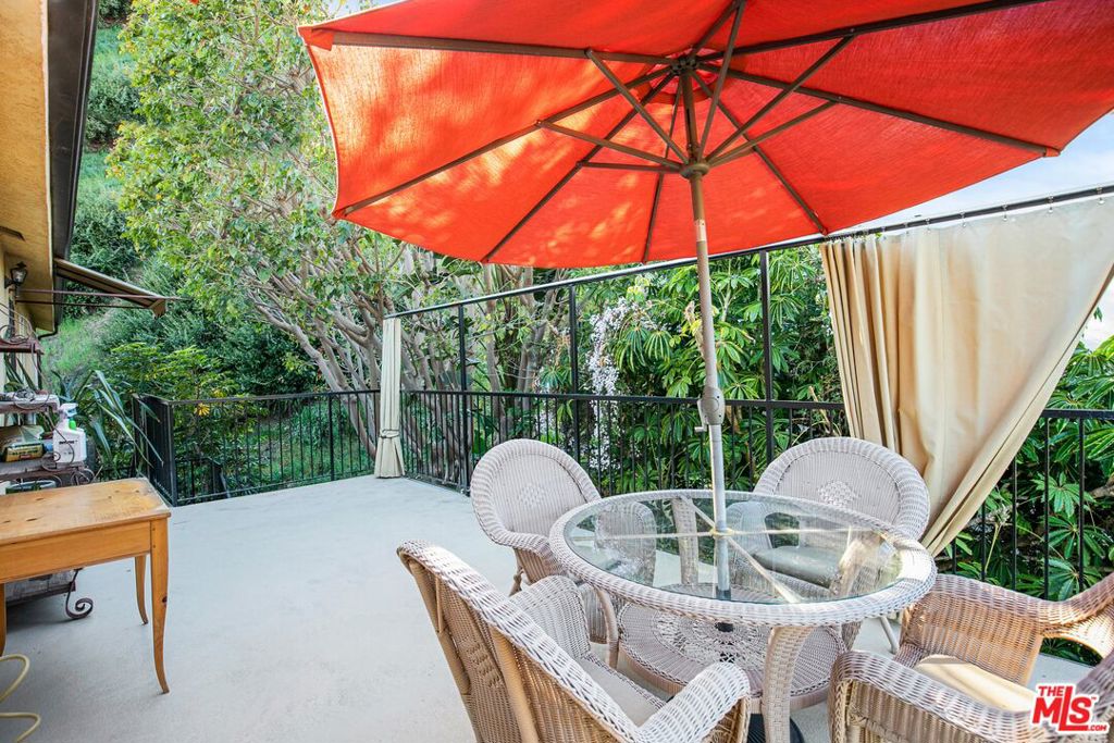 3855 Rambla Pacifico D Property Photo 12