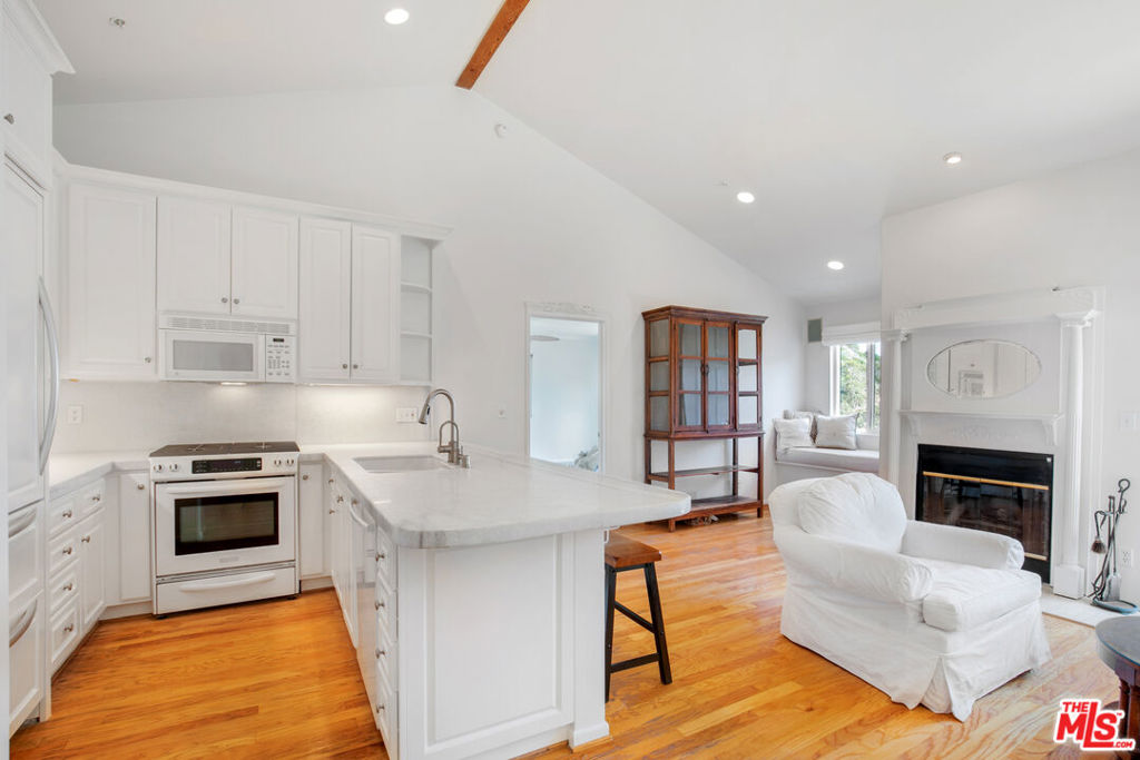 3855 Rambla Pacifico D Property Photo 17
