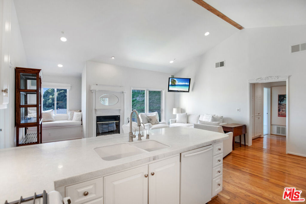 3855 Rambla Pacifico D Property Photo 18