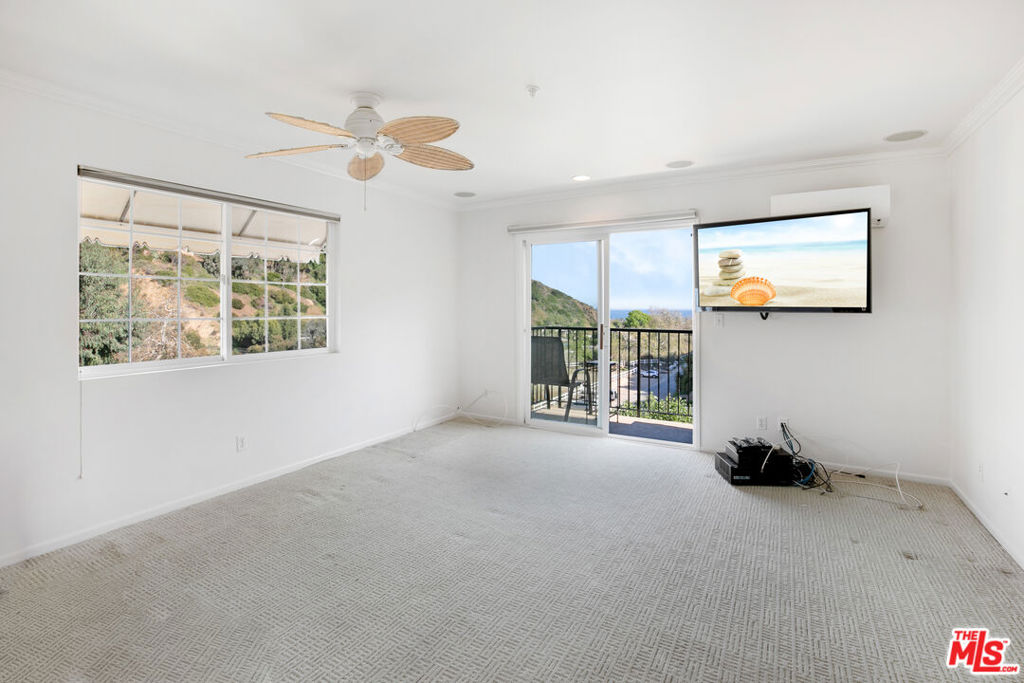 3855 Rambla Pacifico D Property Photo 25