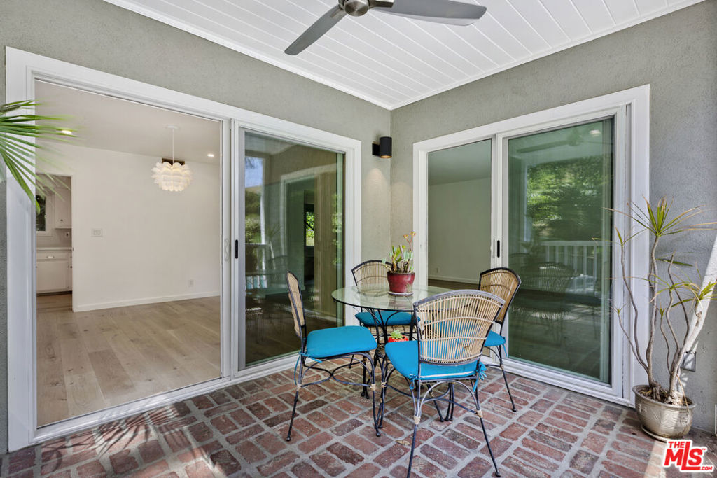 3101 N Beachwood Drive Property Photo 10