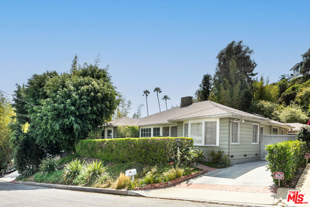 1545 N Doheny Drive Property Photo
