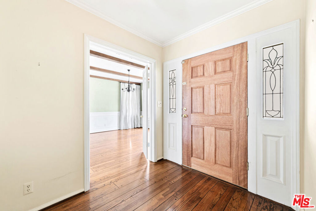 1545 N Doheny Drive Property Photo 8