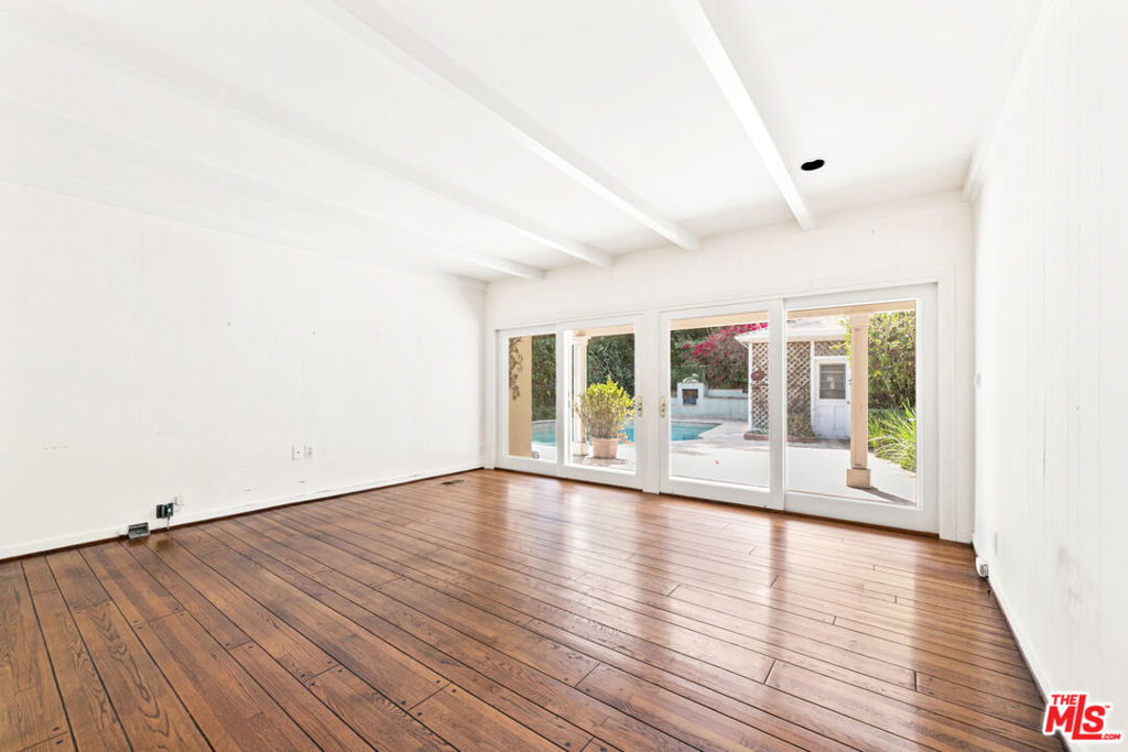 1545 N Doheny Drive Property Photo 17
