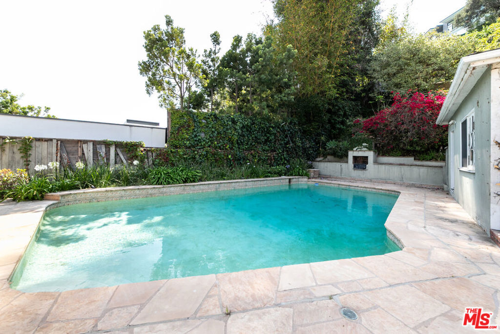 1545 N Doheny Drive Property Photo 28