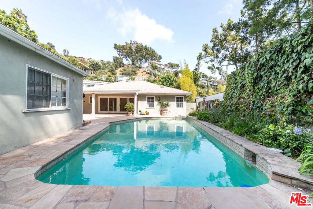 1545 N Doheny Drive Property Photo 30