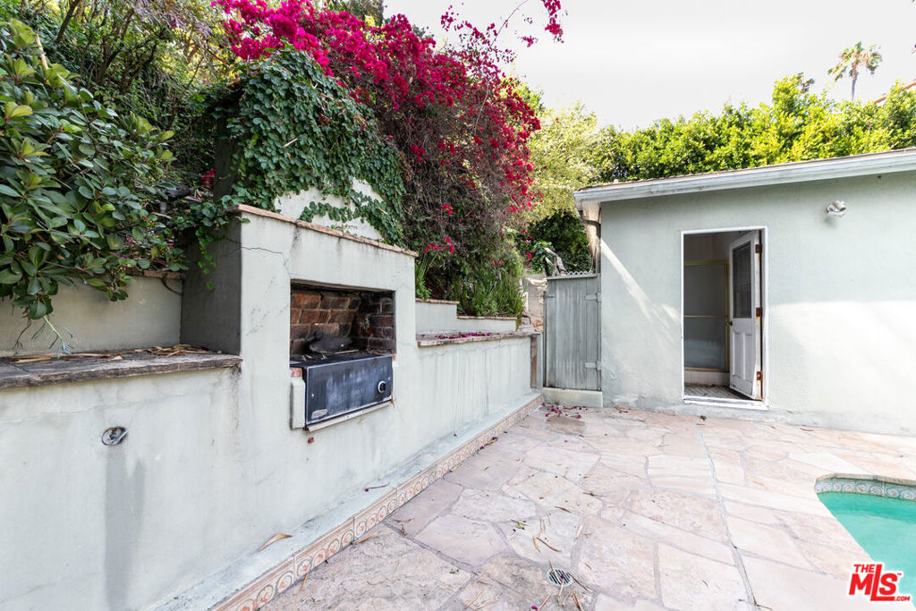 1545 N Doheny Drive Property Photo 31