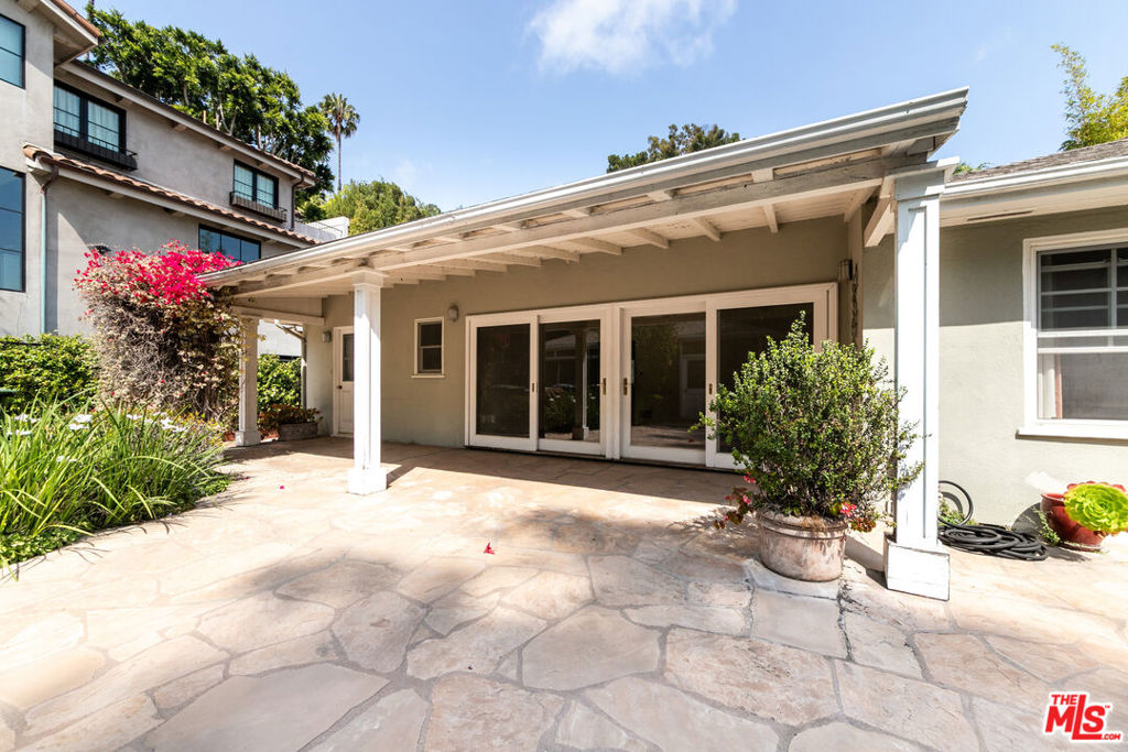 1545 N Doheny Drive Property Photo 32