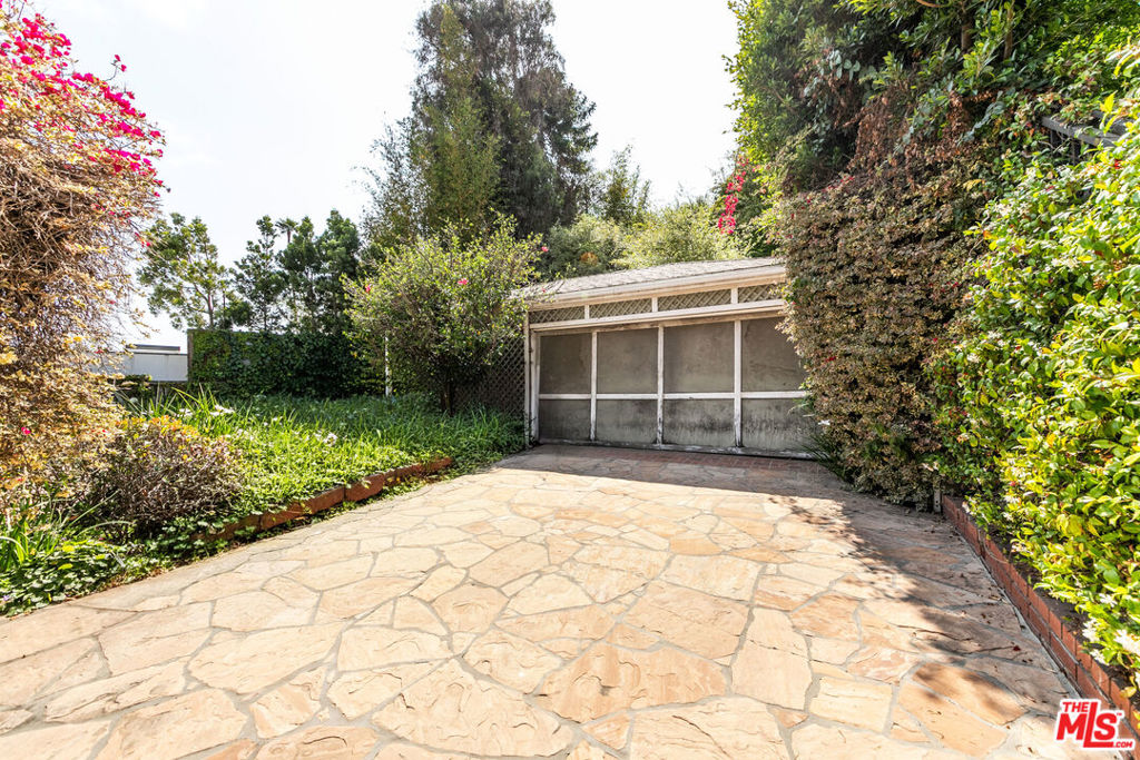 1545 N Doheny Drive Property Photo 33