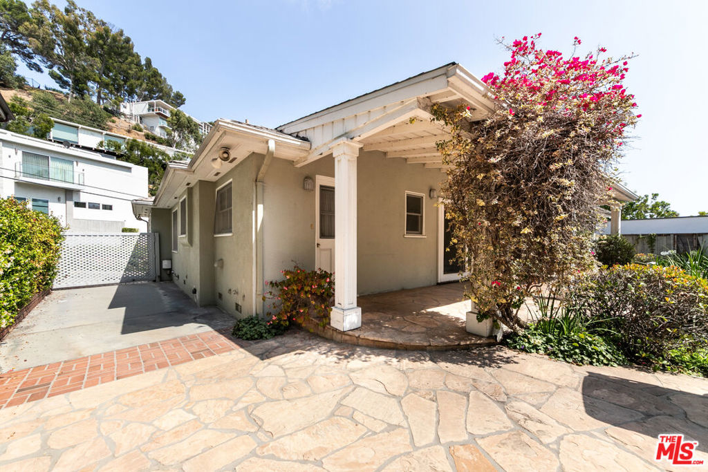 1545 N Doheny Drive Property Photo 34