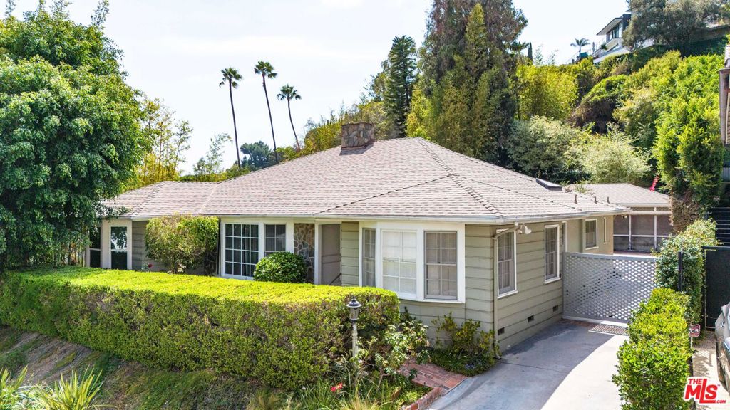 1545 N Doheny Drive Property Photo 35