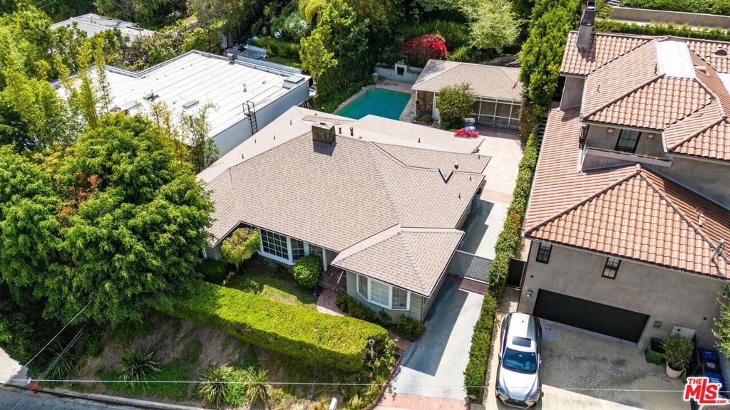 1545 N Doheny Drive Property Photo 36
