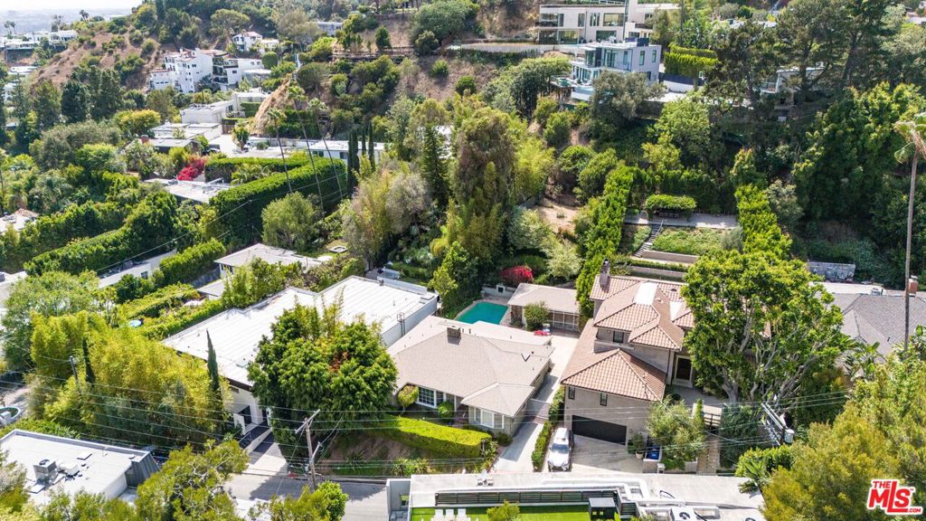 1545 N Doheny Drive Property Photo 37