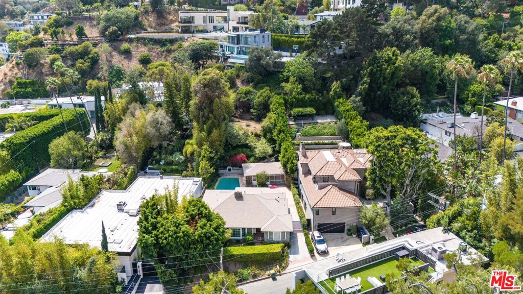 1545 N Doheny Drive Property Photo 38