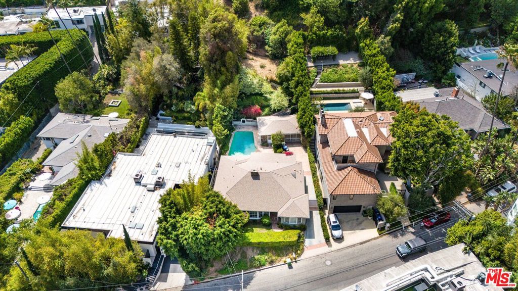 1545 N Doheny Drive Property Photo 39