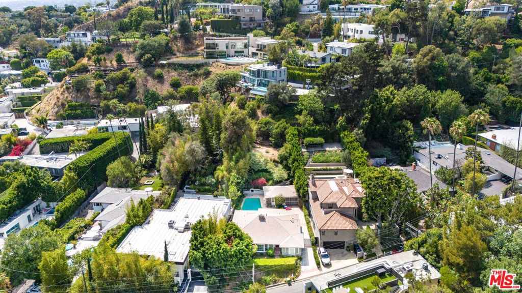 1545 N Doheny Drive Property Photo 40