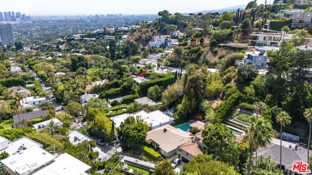 1545 N Doheny Drive Property Photo 42