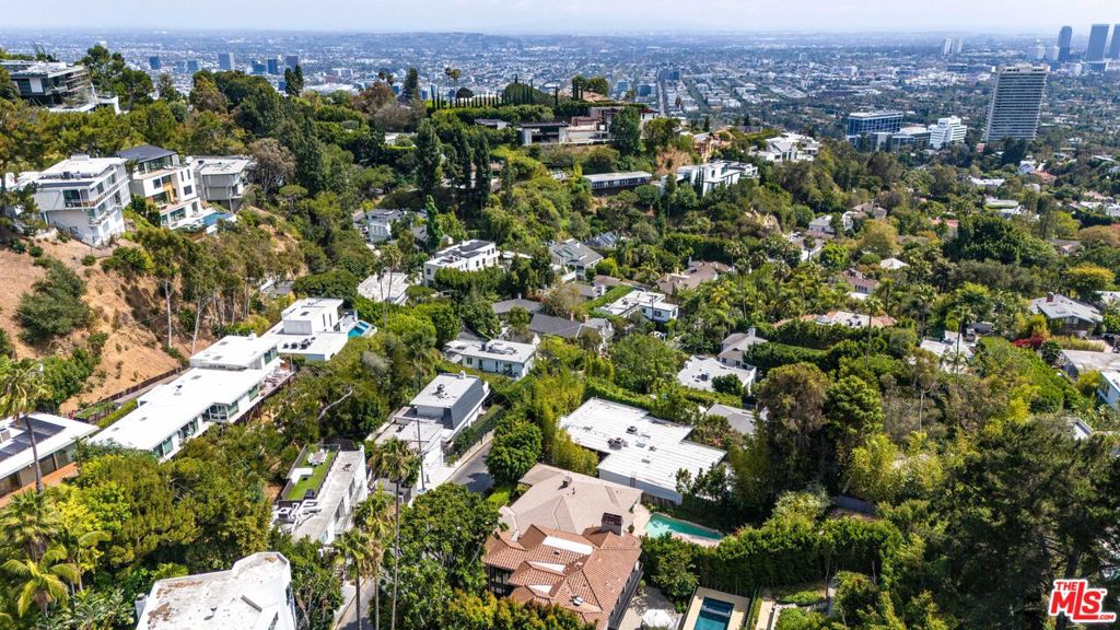 1545 N Doheny Drive Property Photo 44