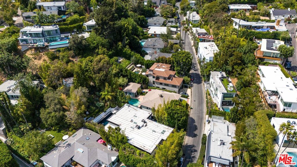 1545 N Doheny Drive Property Photo 46