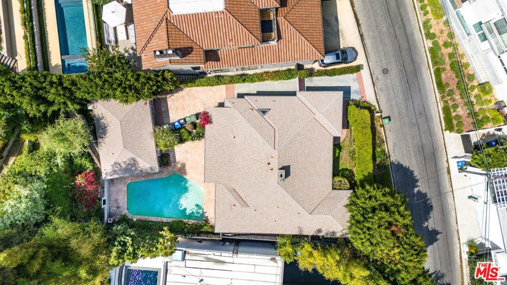 1545 N Doheny Drive Property Photo 47