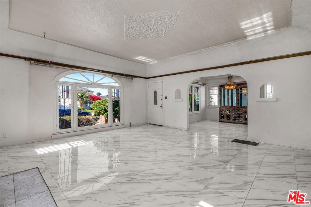 1922 W 80th Street Property Photo 6