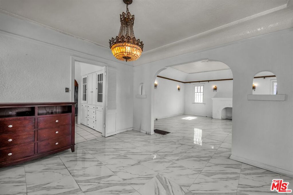 1922 W 80th Street Property Photo 7