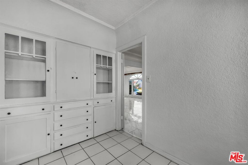 1922 W 80th Street Property Photo 9