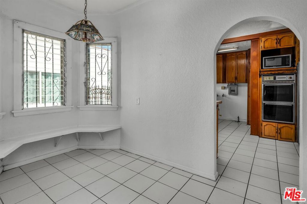 1922 W 80th Street Property Photo 10