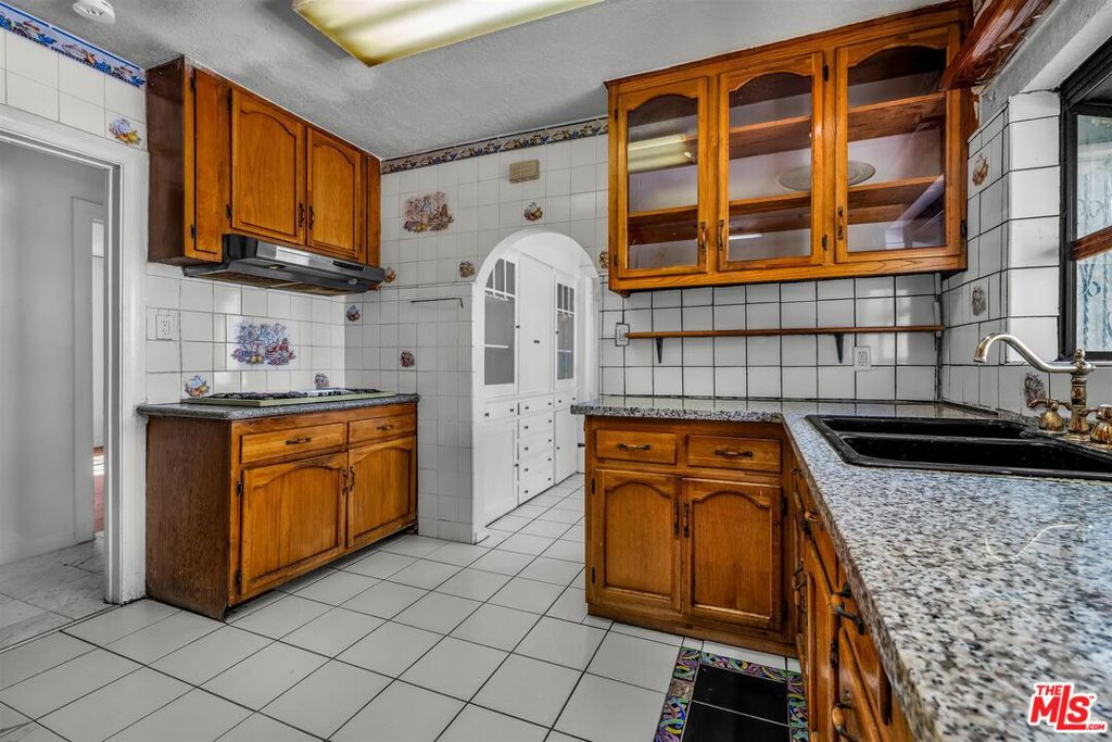 1922 W 80th Street Property Photo 11