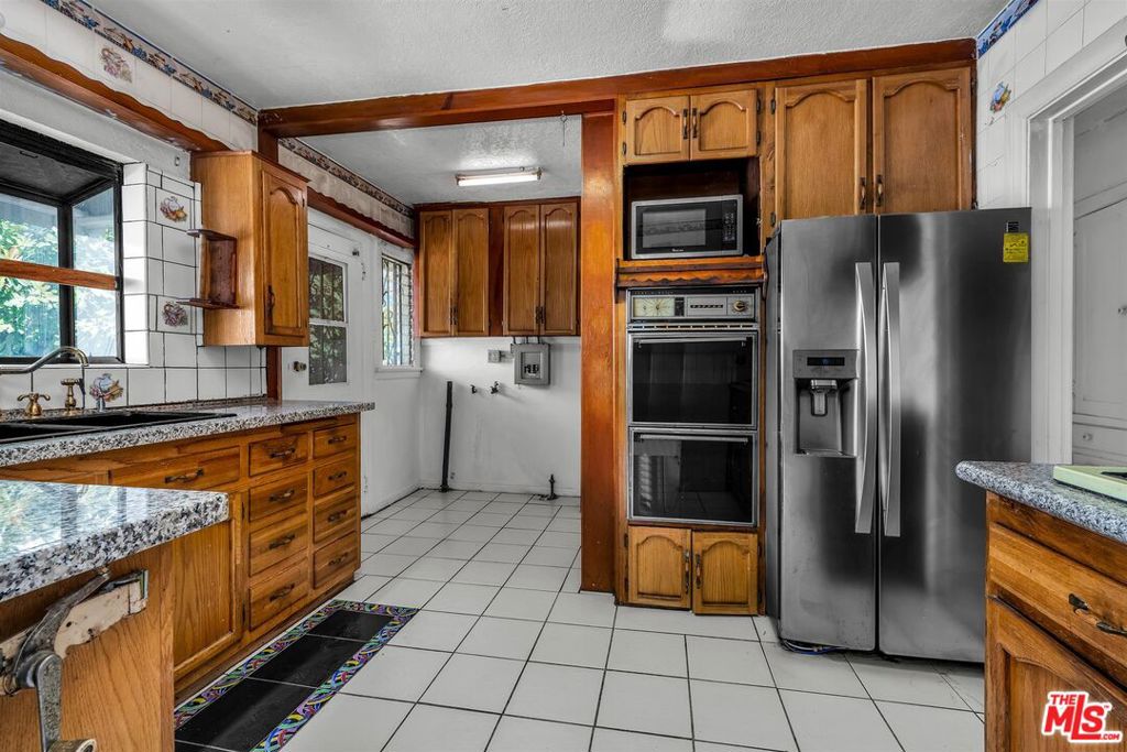 1922 W 80th Street Property Photo 12
