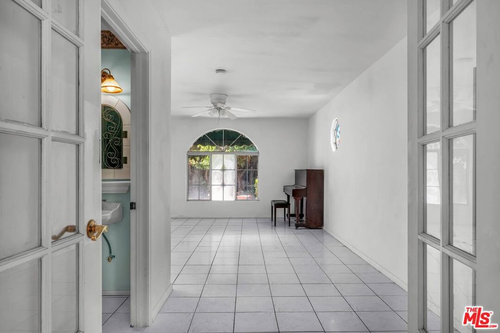 1922 W 80th Street Property Photo 23