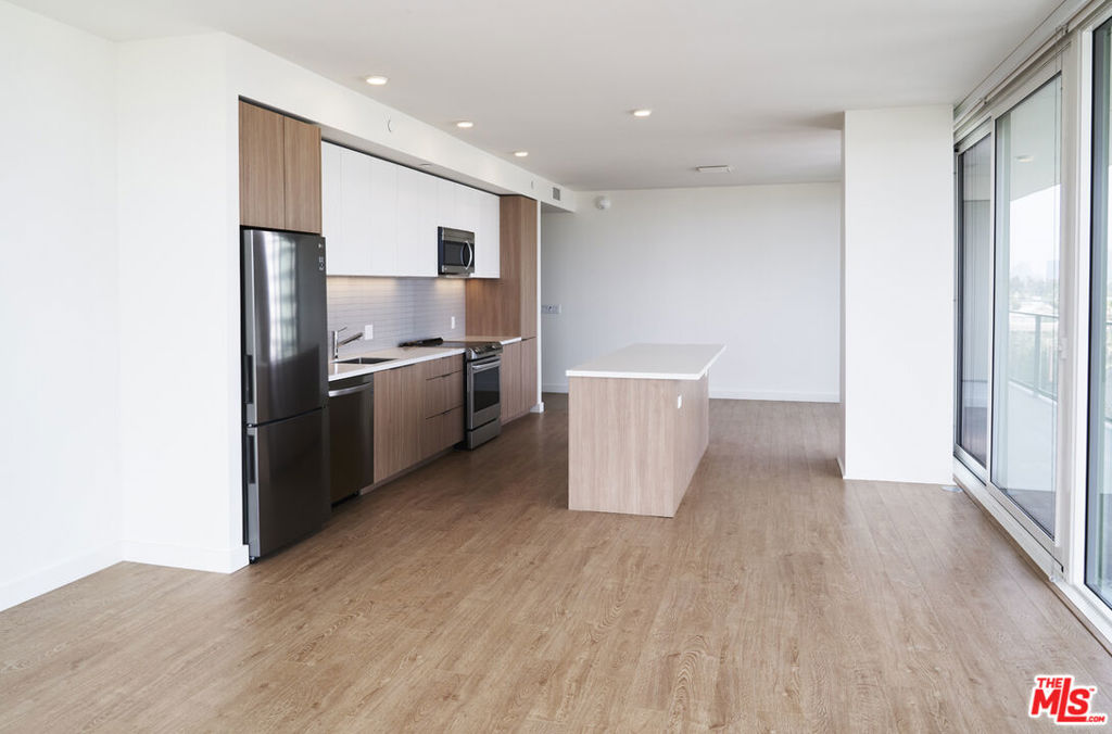11750 Wilshire Boulevard 1102 Property Photo 8