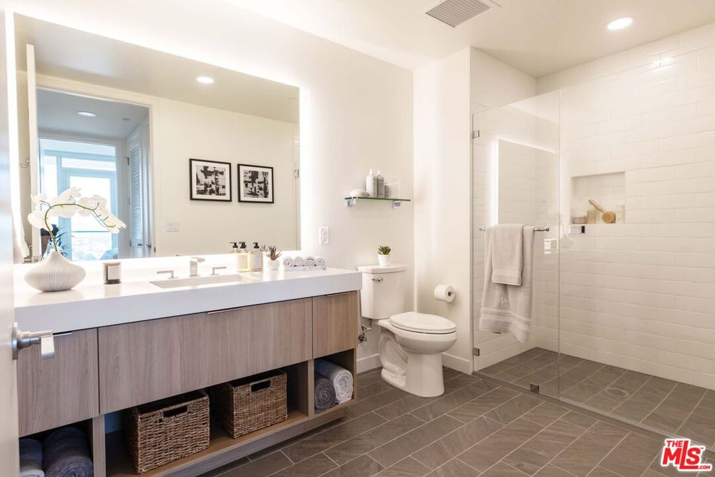 11750 Wilshire Boulevard 1102 Property Photo 11