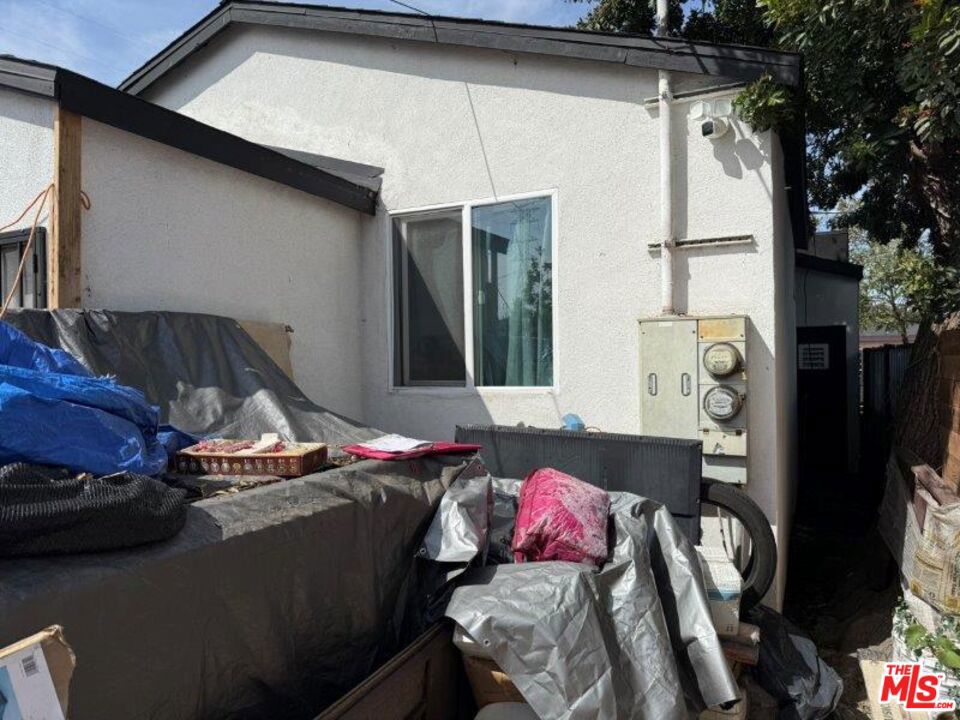 9712 S San Pedro Street Property Photo 8