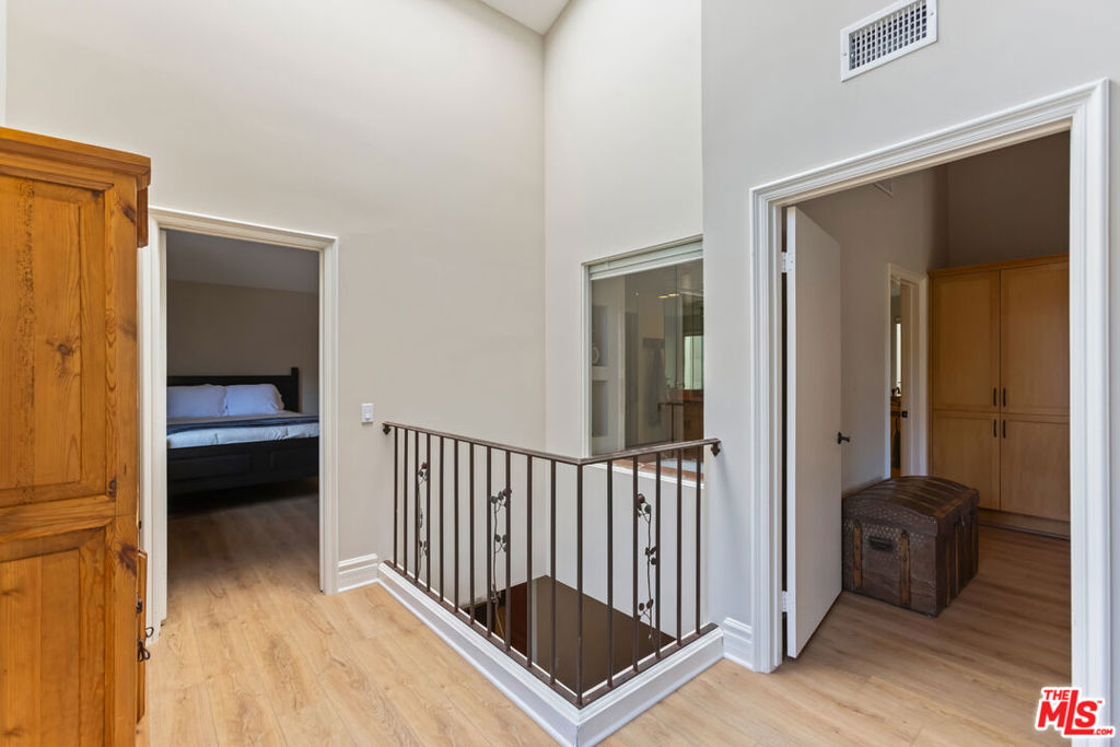 1541 Palisades Drive Property Photo 31