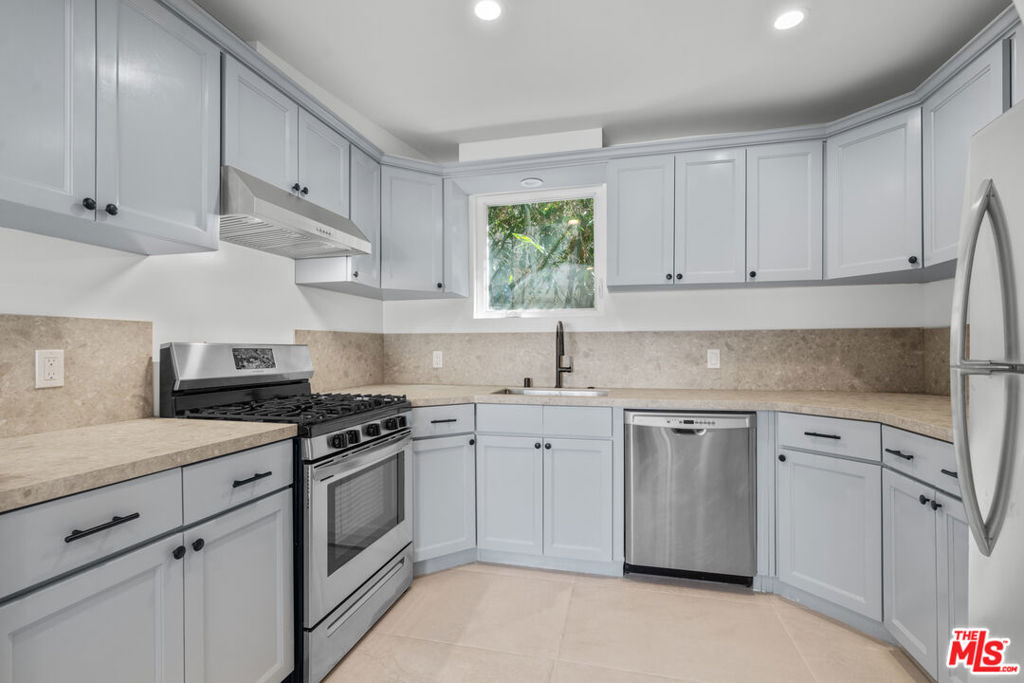 616 Sunset Avenue D Property Photo 2
