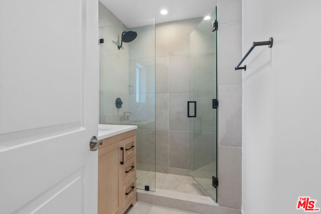 616 Sunset Avenue D Property Photo 4