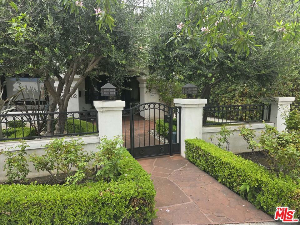 2500 Hyperion Avenue Property Photo 1