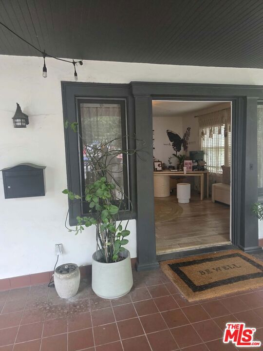 2500 Hyperion Avenue Property Photo 2