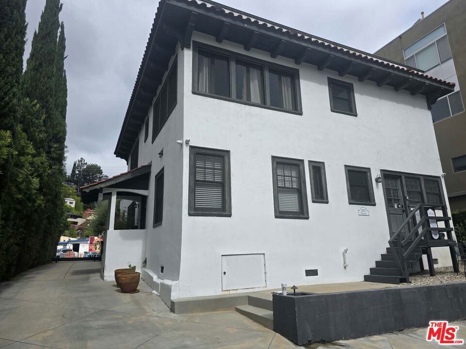 2500 Hyperion Avenue Property Photo 4