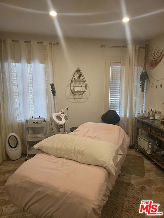 2500 Hyperion Avenue Property Photo 6