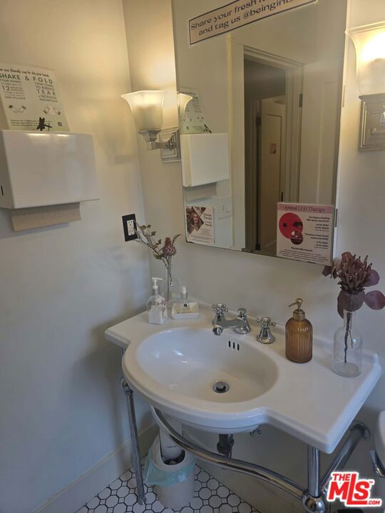 2500 Hyperion Avenue Property Photo 11