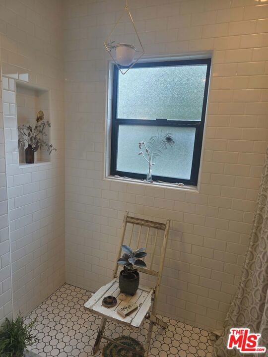 2500 Hyperion Avenue Property Photo 12