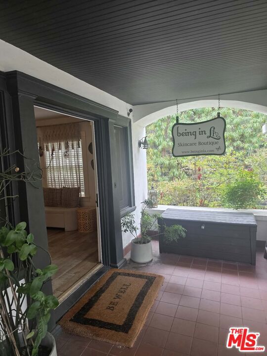 2500 Hyperion Avenue Property Photo 13