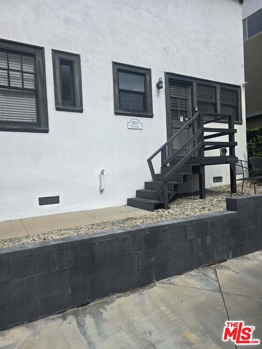 2500 Hyperion Avenue Property Photo 14