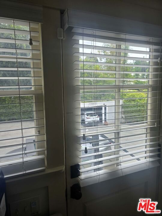 2500 Hyperion Avenue Property Photo 15