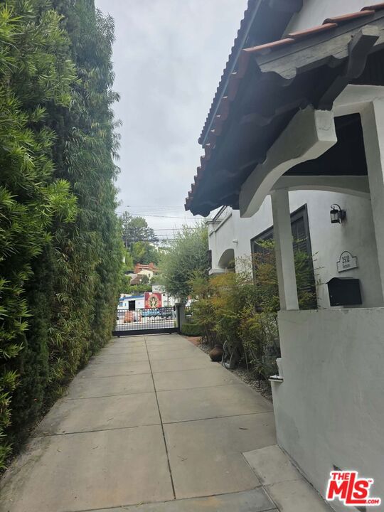 2500 Hyperion Avenue Property Photo 16
