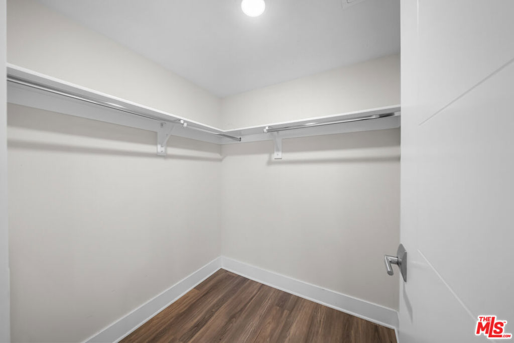 5030 Rosewood Avenue 504 Property Photo 15