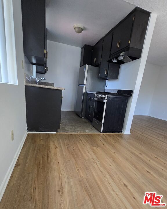 2219 S Crenshaw Boulevard 5 Property Photo 3